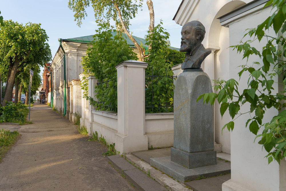 Бюст Алексея Писемского