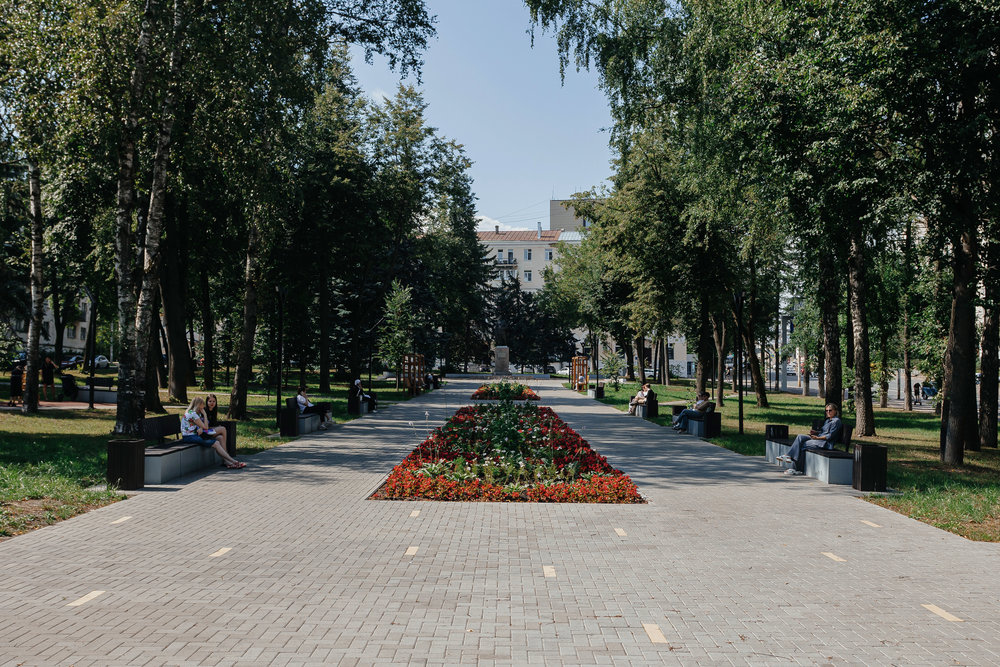 Сквер у памятника Якову Свердлову